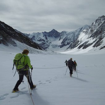 alpinisme-randonnee-glaciaire-massif-mont-blanc-1.jpg