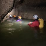 Spéléo aquatique dans la grotte de Vau (Doubs)