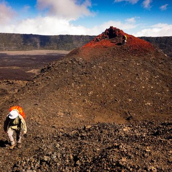 randonnee-hors-sentier-piton-fournaise-1.jpg