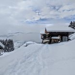 Snowshoeing on Outray mountain (Beaufortain, Savoie)