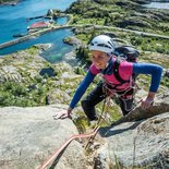 Escalade en terrain d'aventure aux îles Lofoten