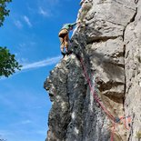 Escalade en falaise (Ardèche)