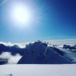 Snowshoeing & yoga morning in the Aravis (Haute-Savoie)