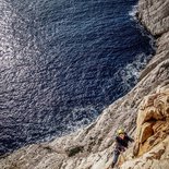 Grande voie d'escalade dans les Calanques (Marseille)