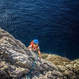 Grande voie d'escalade dans les Calanques (Marseille)