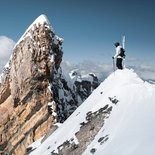 Collective freeride skiing in the Aravis