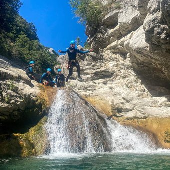 saut-canyoning-gorges-loup.jpg