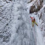 Cascade de glace dans le Champsaur (Hautes-Alpes)