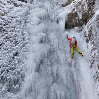 cascade-glace-hautes-alpes-1.jpg