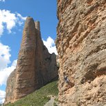 Multi pitch climbing route in Riglos and Peña Rueba