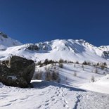 Wild snowshoeing weekend in Dormillouse (Écrins)