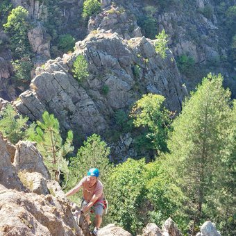 Escalade grande voie facile Ardeche - cimes & canyons.jpg