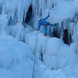 Cascade de glace dans les Hautes-Alpes 