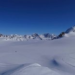 Ski-mountaineering and animal watching in Spitsbergen