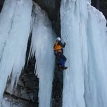 Cascade de glace dans le Champsaur (Hautes-Alpes)