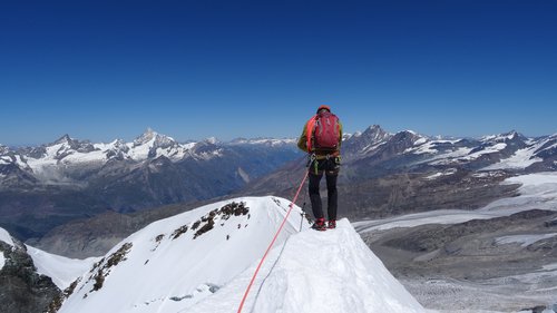 alpinisme-arete-neige.jpg