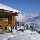 Snowshoeing and fondue in the Aravis (Savoie)