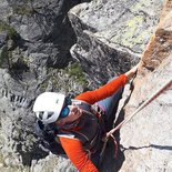 Multi pitch climbing route: initiation & improvement (Pyrenees)