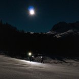 Full moon snowshoeing and dinner in the Aravis