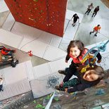 Cours d'escalade en salle à Grenoble (Isère)