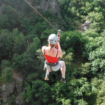 tyrolienne-via-ferrata-pont-du-diable-thueyts.jpg