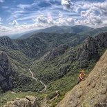 Trad climbing course in the Caroux (Hérault)