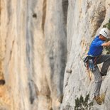 Introduction to multi-pitch climbing in the Verdon