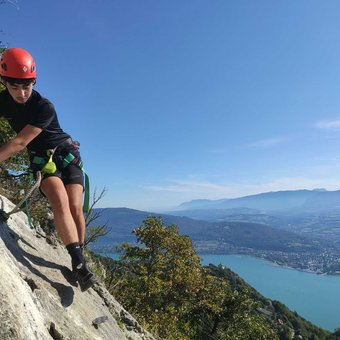 via-ferrata-rocher-cornillon-1.jpg