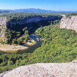 Escalade en falaise (Ardèche)