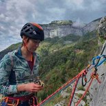 Multi pitch route climbing initiation (Haute-Savoie)