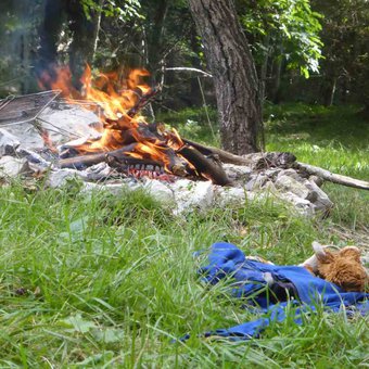 randonnée-famille-feu-camp.jpg