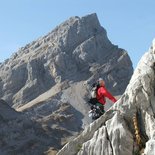 Multi pitch route climbing initiation (Haute-Savoie)