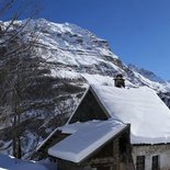 Wild snowshoeing weekend in Dormillouse (Écrins)