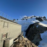 Mountaineering: Crossing the Meije (Écrins)
