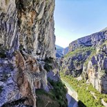 Climbing ang yoga course in the Verdon gorges