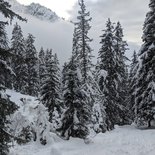 Snowshoeing on Outray mountain (Beaufortain, Savoie)