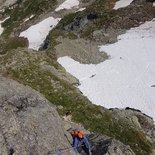 Multi pitch route climbing autonomy course in Chamonix