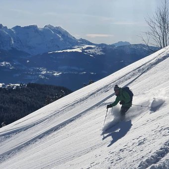 ski-randonnee-poudreuse.jpg