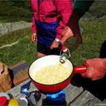 Hiking and fondue in the mountain pastures of Maurienne