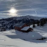 Snowshoeing weekend between France and Italy