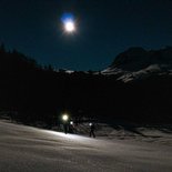 Full moon snowshoeing and dinner in the Aravis