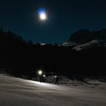 Raquettes à la pleine lune et dîner dans les Aravis