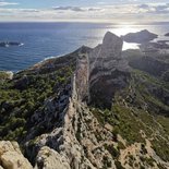 Climbing ang yoga course in the Calanques of Marseille