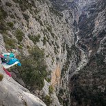 Multi-pitch climbing and night at the cliff (Verdon)