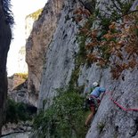 Multi pitch routes climbing autonomy course in Verdon